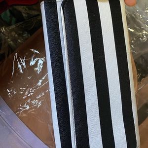 Kut from the kloth wallet